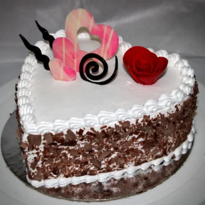 Heart Shaped Black Forest Half Kg Eggless